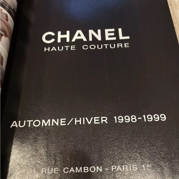 Vogue Couture Italia Alta Moda September 1998  Numero 577 - Picture 4 of 6